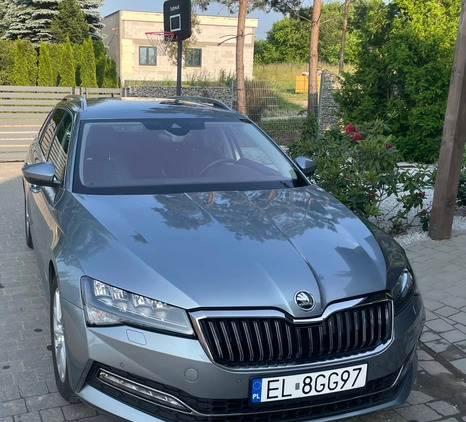 Skoda Superb cena 84000 przebieg: 123400, rok produkcji 2019 z Łódź małe 232